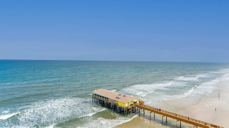 Room 3, The Coastal Current at Tropical Suites Sunglow Resort, Volusia