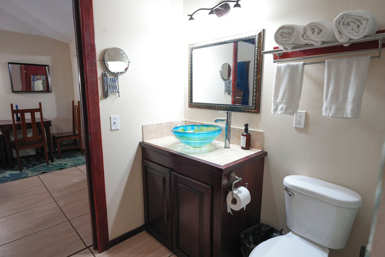 Bathroom 4, West Bay Lodge, Roatán