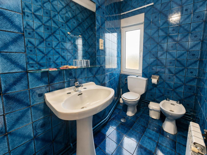Bathroom, Hosteria El Capricho by R2R Consulting, Cantabria