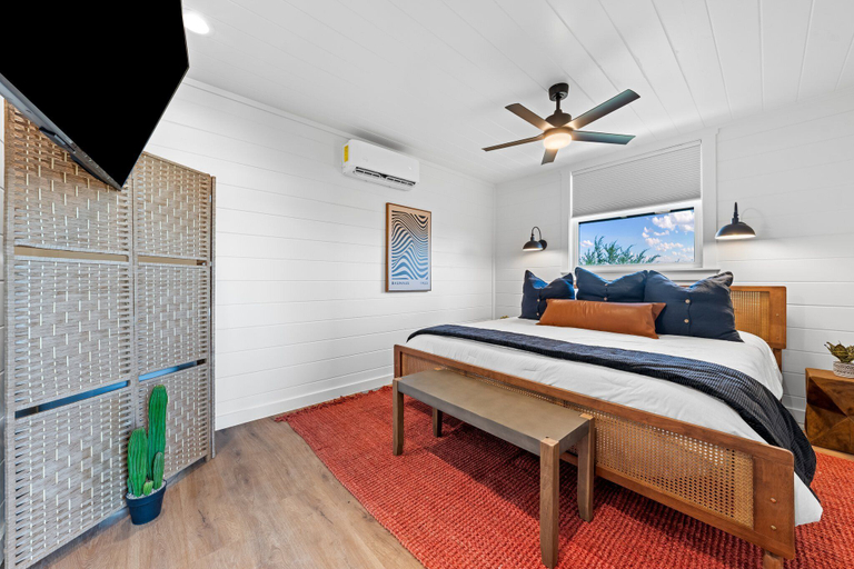 Bedroom 3, Chin 3, Gillespie