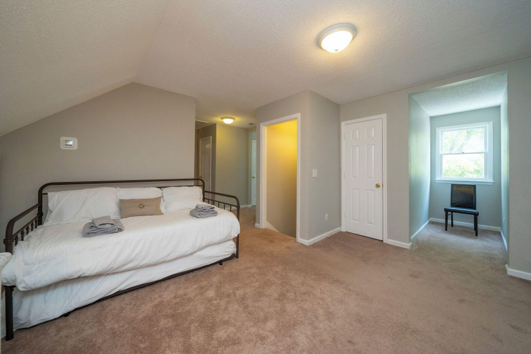 Bedroom 2, The Garnet Goliath, Richland