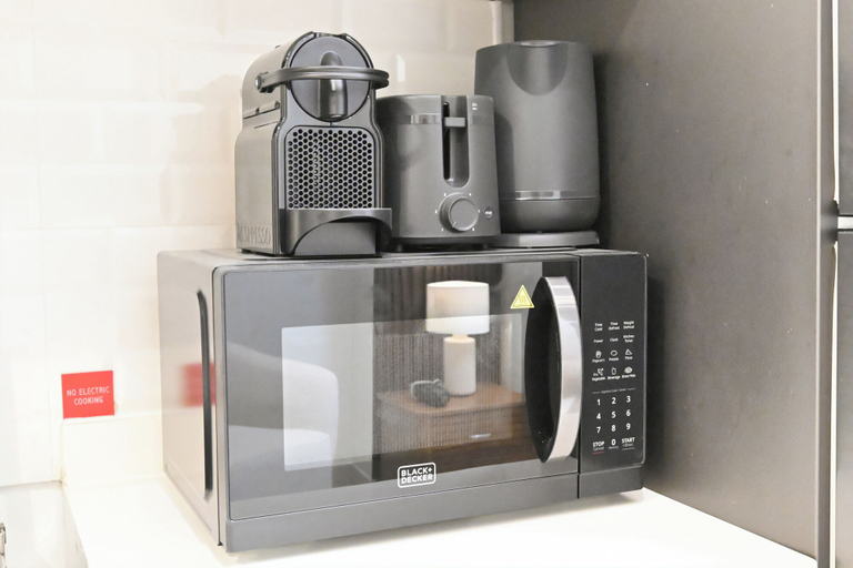 Microwave, Bloomfields Studio in Hera Tower, Dubai