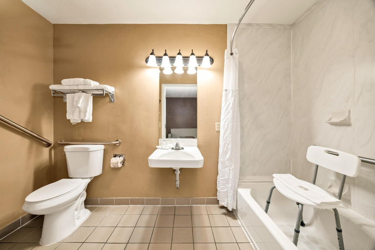 Bathroom 4, Days Inn & Suites by Wyndham Logan, Cache
