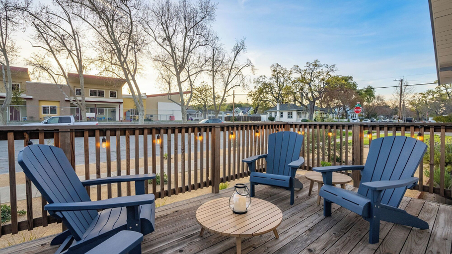 Interior 4, Paso + Hideaway on Oak by Avantstay Two Cottages + 3 BRs + Firepit Yard + BBQ Walk to Downtown, San Luis Obispo