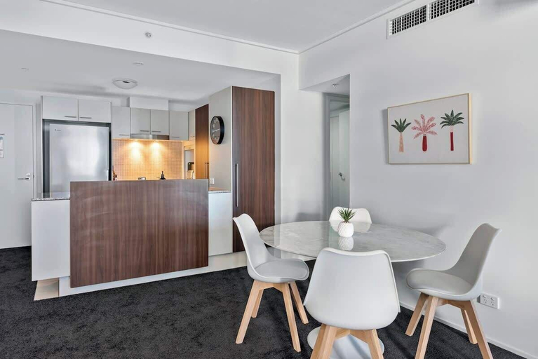Interior 4, Top of the Town! 2bed/2bath/1car/balcony/views~cbd, Brisbane