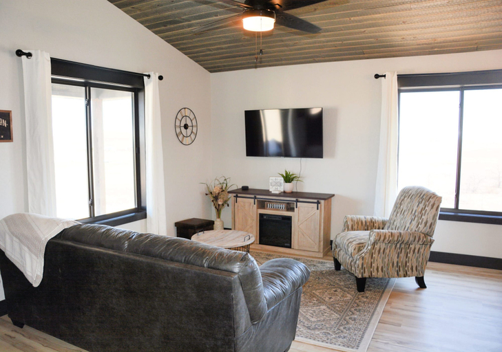 Room 5, Panoramic Views Bear Butte 10 Mins to Downtown, Meade