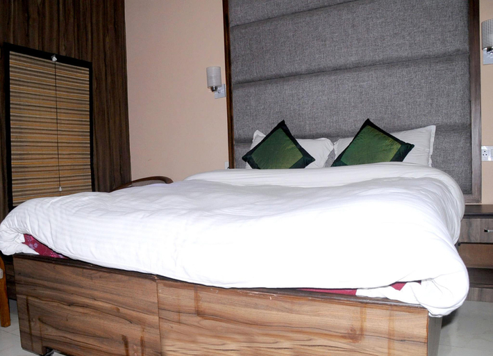 Bedroom 3, Hotel Meedo's Grand, Dehradun