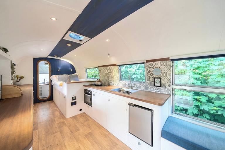 Private kitchen 4, Sleeps 2 - Private Hot Tub - Fire Pit, Ceredigion