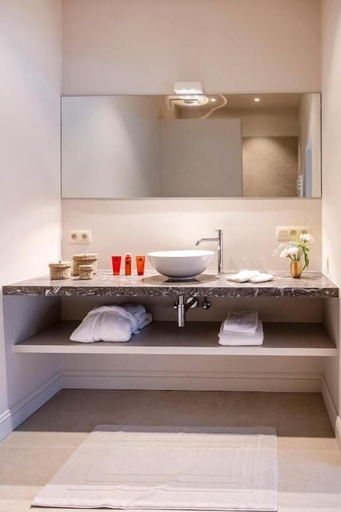 Bathroom 5, Jezuietenplein 21, Oost-Vlaanderen