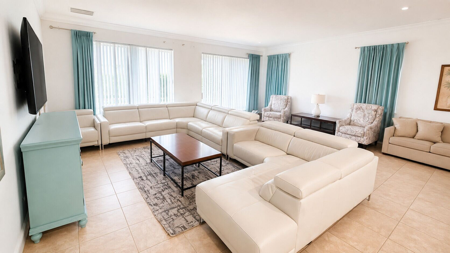 Living area 2, Tempo Room Lodgings, Osceola