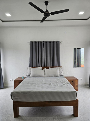 Room 5, Hotel Randha And Lodging, Ahmadnagar