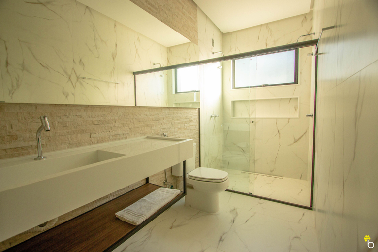 Bathroom 5, Naim Hotel, Capitólio