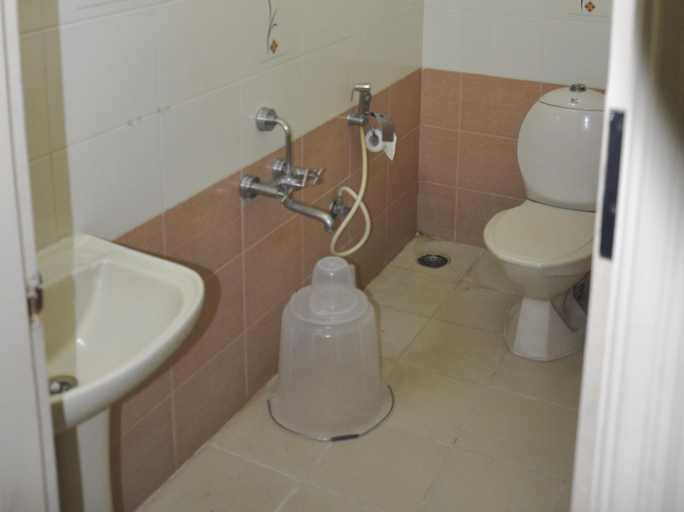 Bathroom 4, Clara Prime Inn, Bangalore