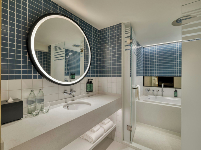 Bathroom 4, voco BANGKOK SURAWONG by IHG, Bang Rak