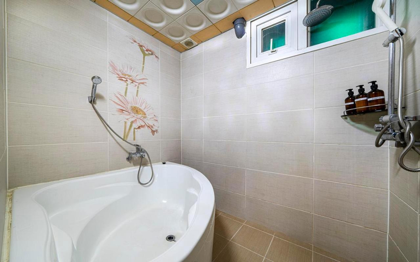 Shower 3, Hotel Fiona, Seodaemun