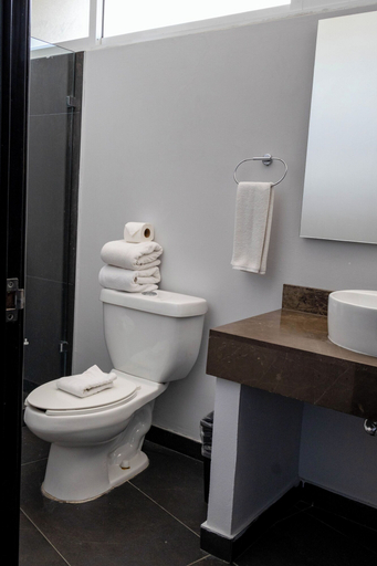 Bathroom 5, Hotel Costa Verde, Veracruz