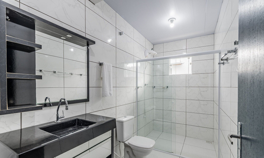 Bathroom, 2BR House w/ BBQ 270m From Beach Ruc0001, Bombinhas