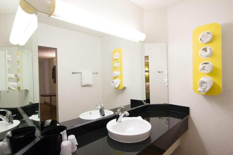 Bathroom 3, Motel 6 Austin, TX - Midtown, Travis