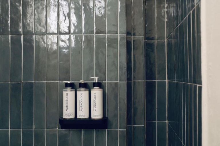 Bathroom 4, Room 3: Vibrant Walkable Hub in Santurce