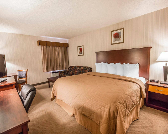 Bedroom 2, Quality Inn & Conference Centre Red Deer - 50th Avenue, Division No. 8