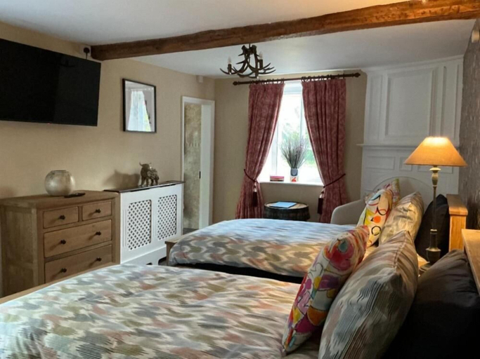 Bedroom 2, Rorrington Hall Bed & Breakfast, Shropshire