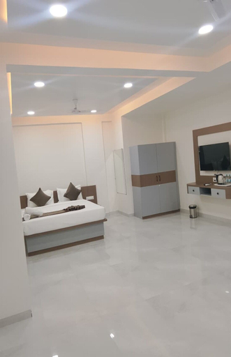 Room 2, Jayesh Lodging, Pune