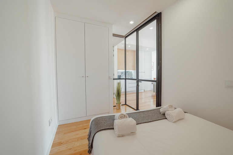 Bedroom 2, Courtyard Oporto Design Apartment G, Porto