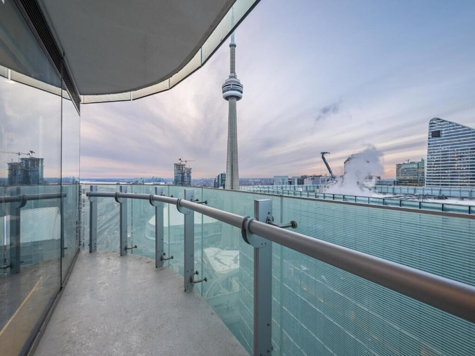 Property grounds, Luxury Oasis Suites, Toronto