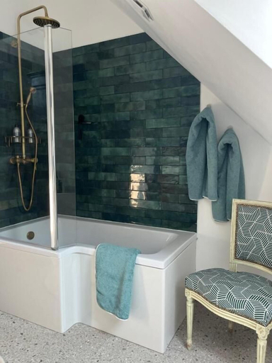 Bathroom 5, Maison Tassigny, Côte-d'Or