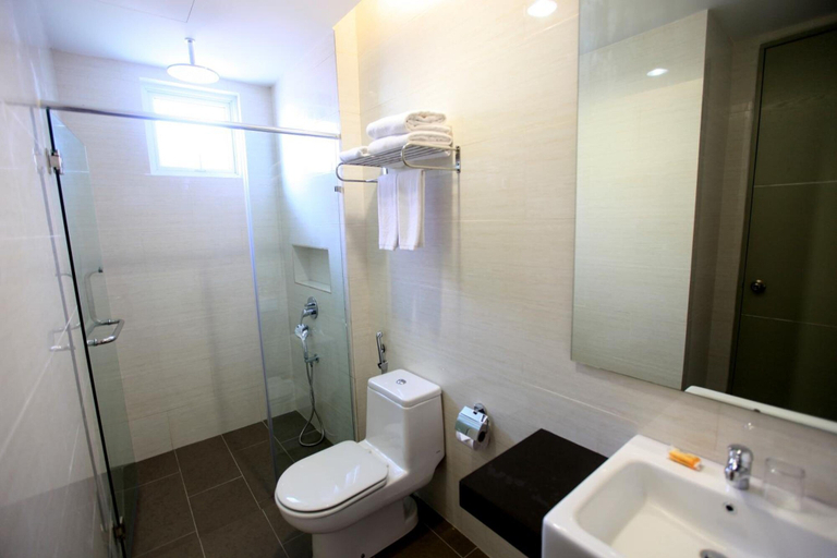 Bathroom 4, Merdeka Suites Hotel, Miri