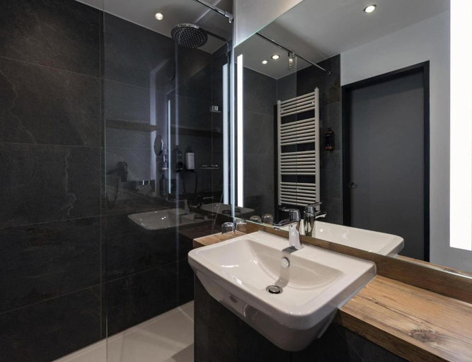 Bathroom 5, Sunday Hotel Garmisch Partenkirchen, Garmisch-Partenkirchen