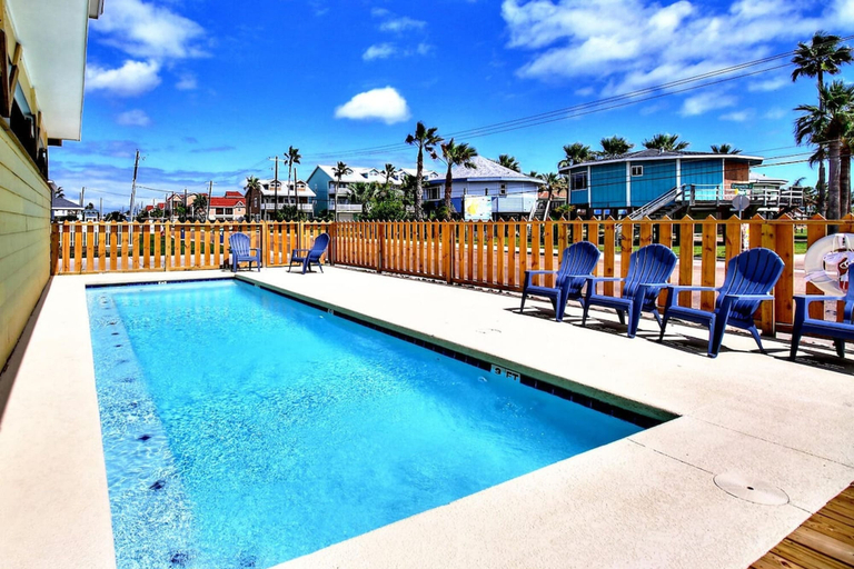 Room 2, Sea Clusion- Golf Cart Friendly Pet Friendly, Nueces