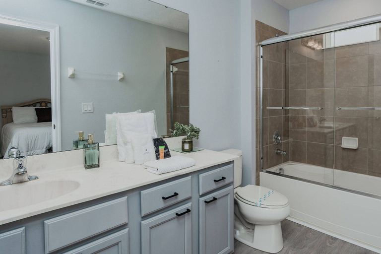 Bathroom 2, 5BR Veranda Palms Home Near Disney for 14, Osceola