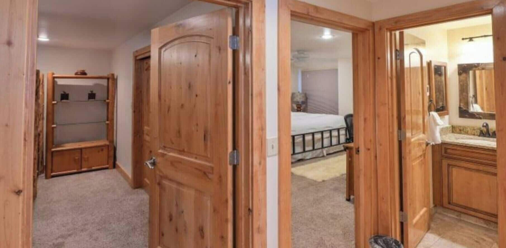 Room 2, Ski Lodge Styled Plaza Condo 3 Bedroom Condo, Gunnison