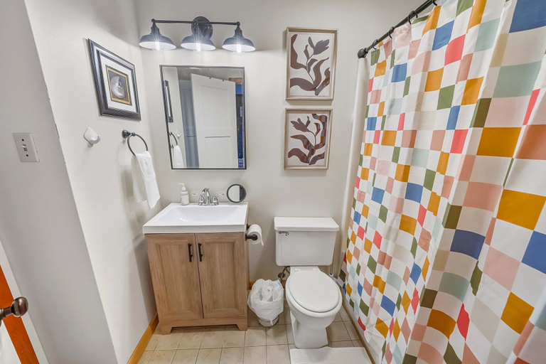 Room 5, Mins From Beach Outdoor Patio Games Sleeps 9, Dare