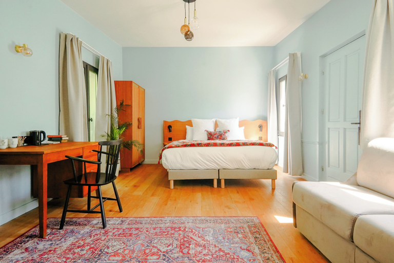 Bedroom 5, Le Charmant, Seine-Saint-Denis
