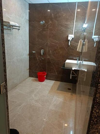 Bathroom 5, Hotel Sapphire Inn Siwan Bihar, Siwan