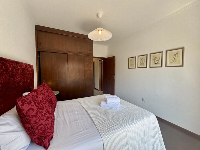 Room 2, Faro Central 1 by Homing, Faro
