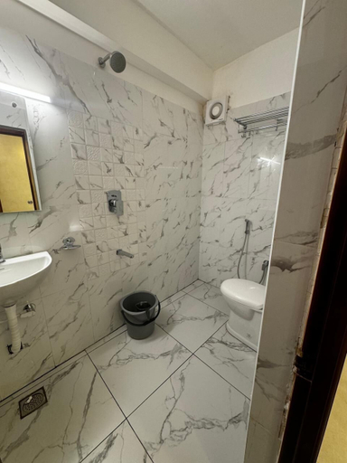 Bathroom 3, Royal Luxe Business Class Hotel, Chennai