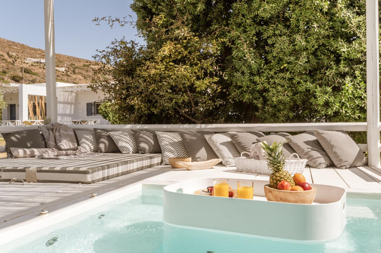 Sport & Beauty 2, Ow Andros Suite 2,Private Whirlpool, South Aegean