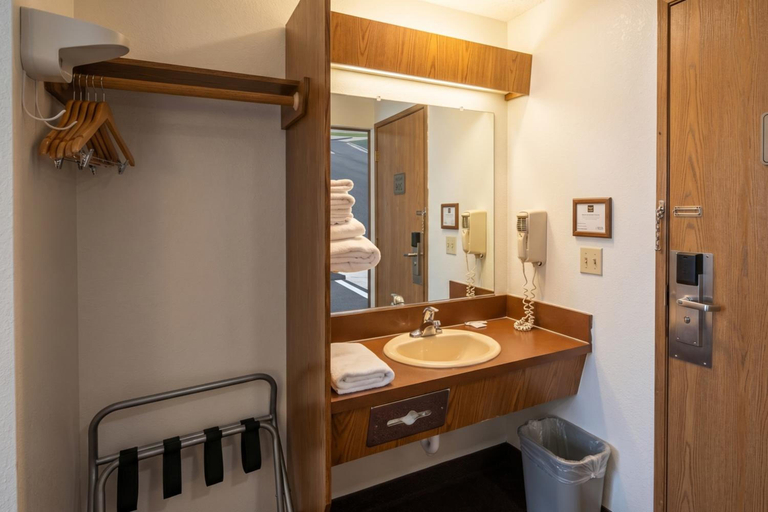 Bathroom 4, Tacoma Port Inn Fife I-5 (temporarily closed), Pierce