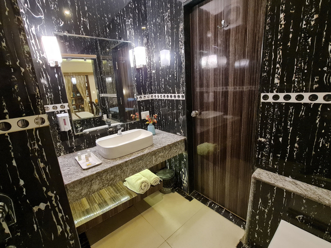 Bathroom 4, Woods Inn Resort (Airport Hotel), Bhopal