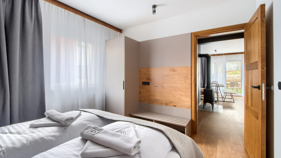 Bedroom 3, Sun & Snow, Domki w Karpaczu SARNIA, Jelenia Góra