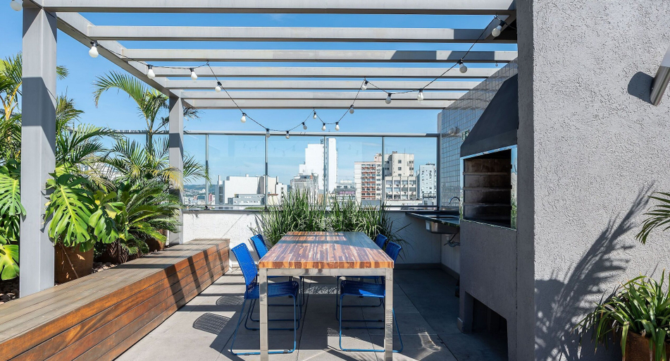 Outdoor dining, Studio w/ Pool nr Public Market Tco0409, Porto Alegre