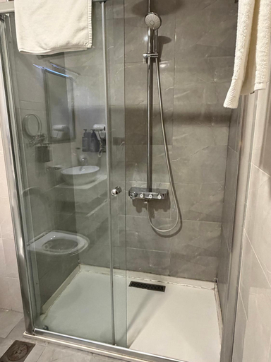 Bathroom 2, Bloom Hotel, Adhamiya
