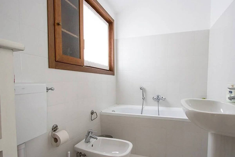 Bathroom 2, Stylish Lake Maggiore Apartment With Lake Views, Varese