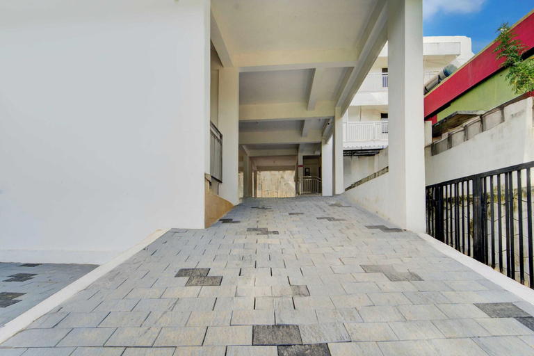 Property grounds 4, Collection O Valiyavila Junction, Thiruvananthapuram