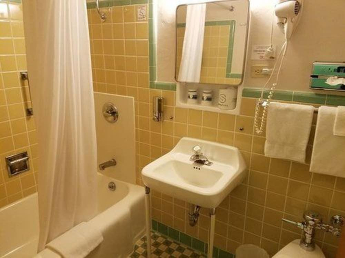 Bathroom 3, Holiday Music Motel, Door