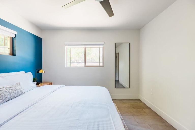 Room 2, Right Near Old Town 4BR With Heated Pool, Maricopa