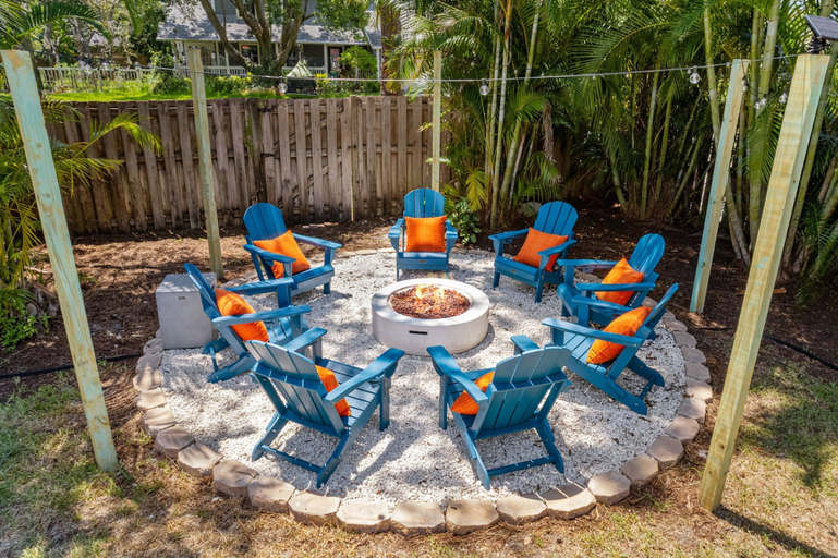 Room 5, Sleeps 10 Pool Slide Pickleball Fire Pit, Pinellas